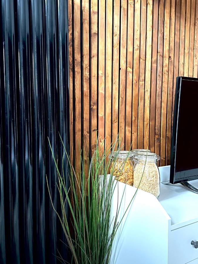 Modern En Suite Bedroom Close To City Centre Лідс Екстер'єр фото