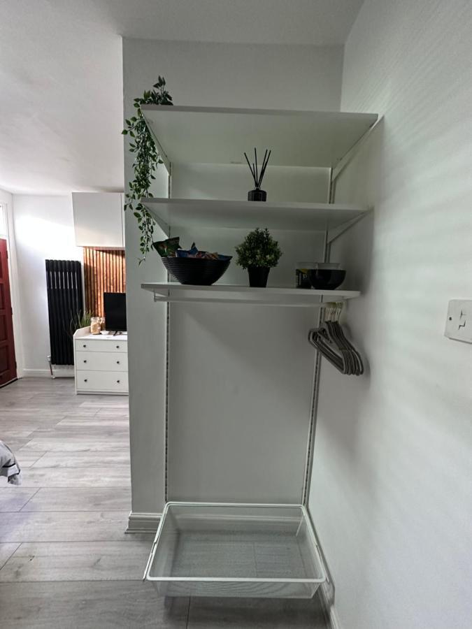 Modern En Suite Bedroom Close To City Centre Лідс Екстер'єр фото